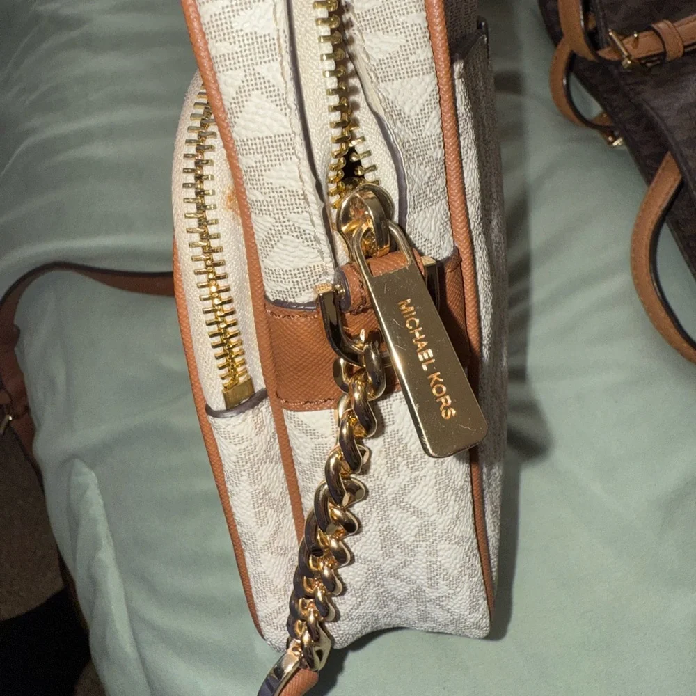 Michael Kors crossbody with Cream and Tan Card Holder - Picture 11 of 16